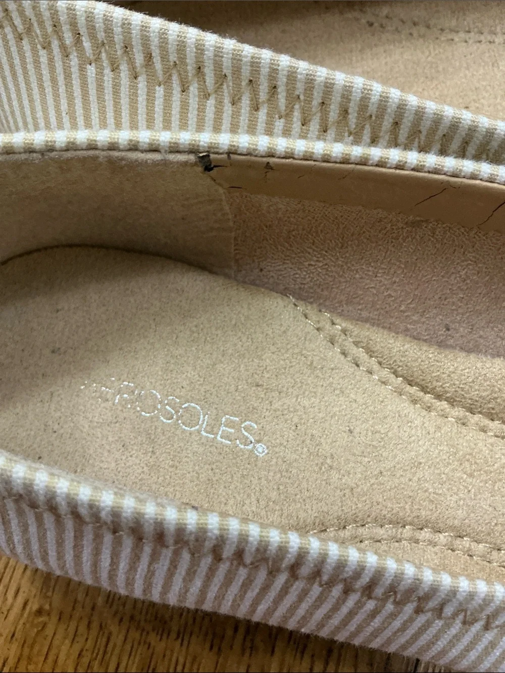 Woman’s AEROSOLES tan/white stripe flat with toe cap. Size 8.5. Bow.